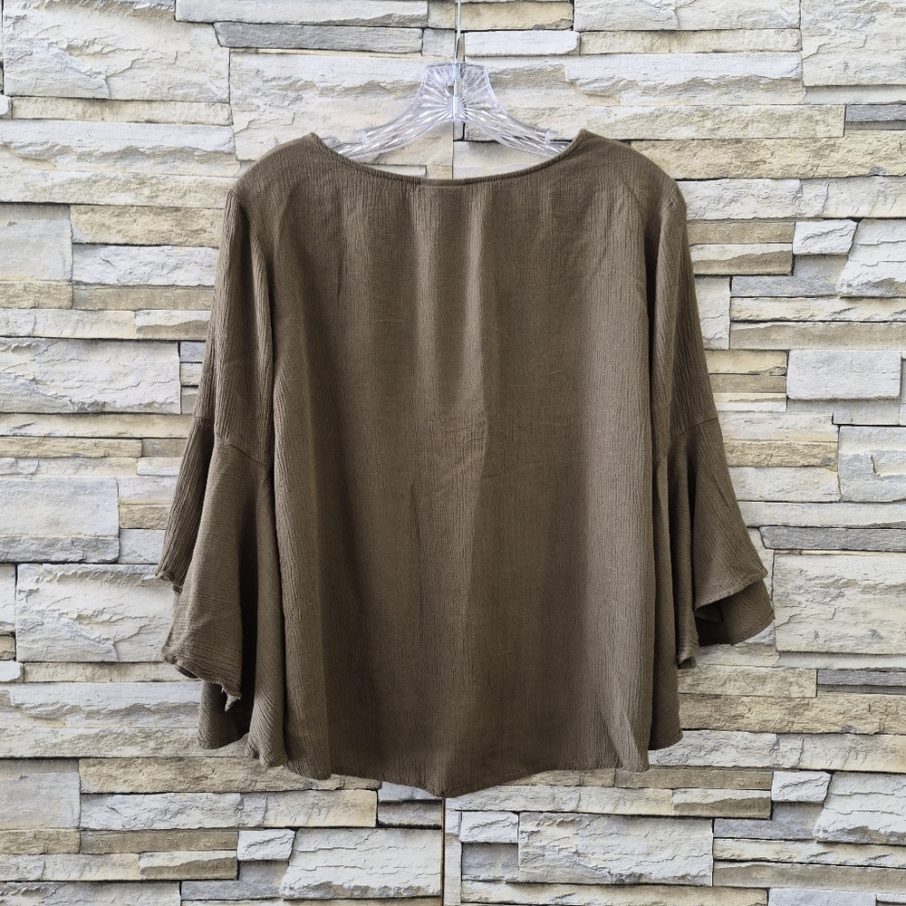 Bobeau Blouse Womens Medium Olive Green with Flared Sleeves Boho Cottagecore - Picture 2 of 8